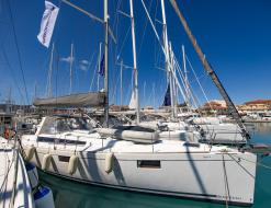 Sailing yacht Oceanis 48 for charter in Lefkas
