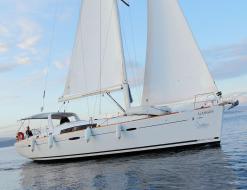 Sailing yacht Oceanis 50 Family for rent in Rogac
