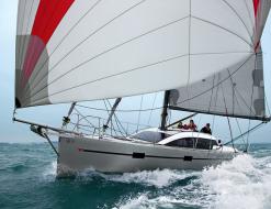 Yacht RM 1060 for rent in Larmor Plage