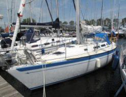 Yacht Spirit 36 for charter in Marina de Vrijheid
