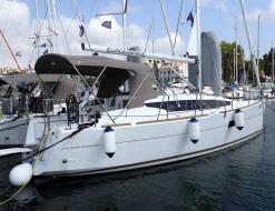 Yacht Sun Odyssey 319 available for charter in Pula