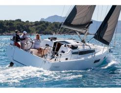 Sailing yacht Sun Odyssey 35 available for charter in Nieuwpoort