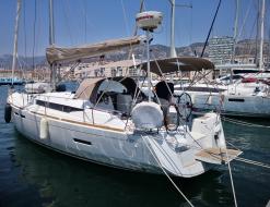 Sailing boat Sun Odyssey 439 for charter in Port Toulon