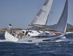 Segelboot Sun Odyssey 440 Yachtcharter in Marina di Portisco