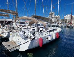 Sailing yacht Sun Odyssey 440 for hire in Club Nautic