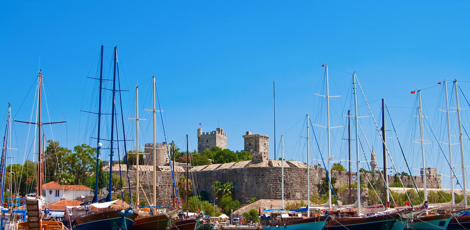 Boat rental and yacht charter | Yachtico.com