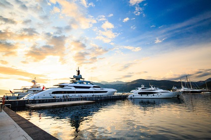 Motoryacht mit Crew oder Motorboot mit Skipper - Powerboote / Motor Yachten