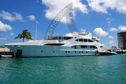 Premium Yacht Vacation - Luxury Motoryacht Primadonna - Yacht Charter Caribbean | YACHTICO.com